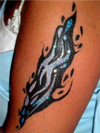 BlueTribalDetail.JPG (116940 bytes)