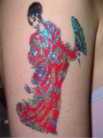 JapaneseLadyReversed.JPG (109697 bytes)