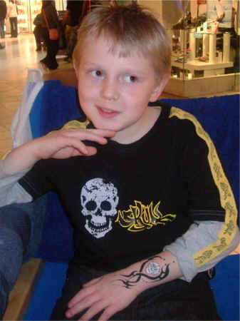 SkullBlackFull.JPG (96985 bytes)
