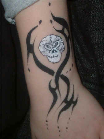 SkullBlack.JPG (87798 bytes)