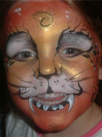 LionGirlOrangeFull.JPG (92420 bytes)