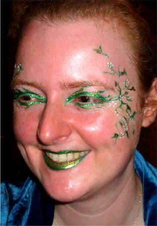 LornaSelfGreenLeft.JPG (88734 bytes)